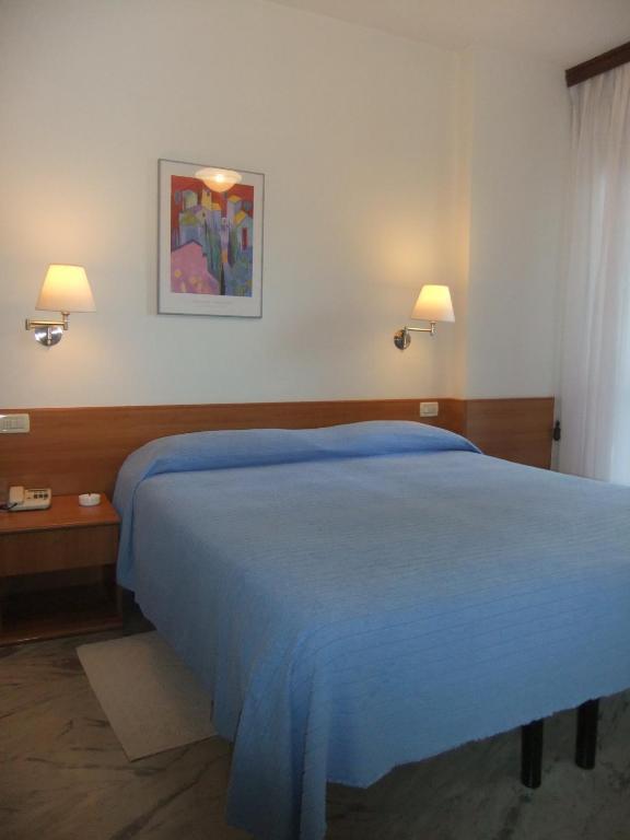 Hotel Giulio Cesare チンカレ 部屋 写真