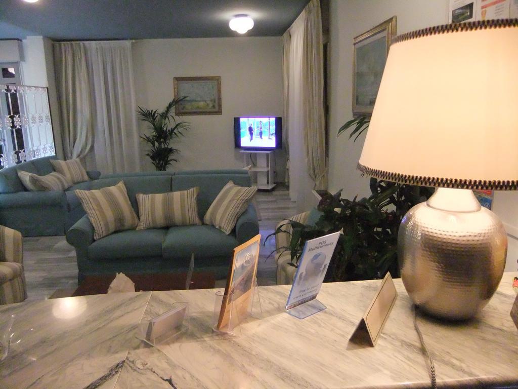 Hotel Giulio Cesare チンカレ エクステリア 写真