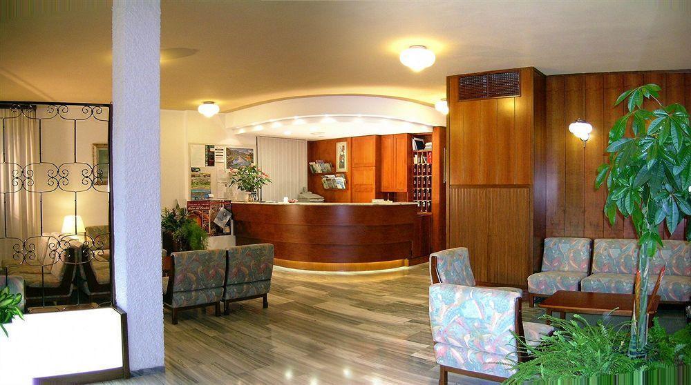 Hotel Giulio Cesare チンカレ エクステリア 写真