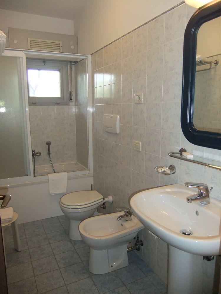 Hotel Giulio Cesare チンカレ エクステリア 写真