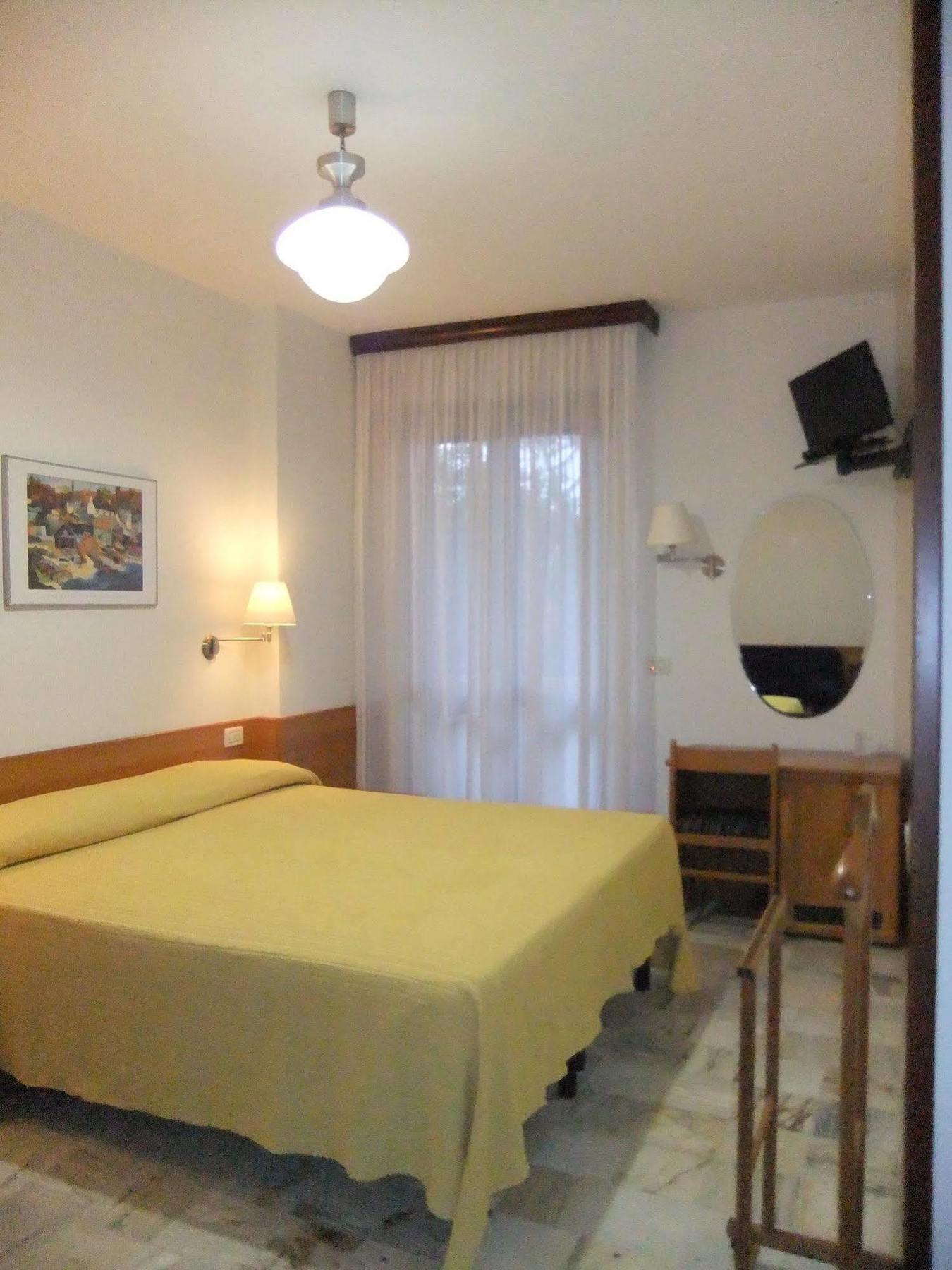 Hotel Giulio Cesare チンカレ エクステリア 写真