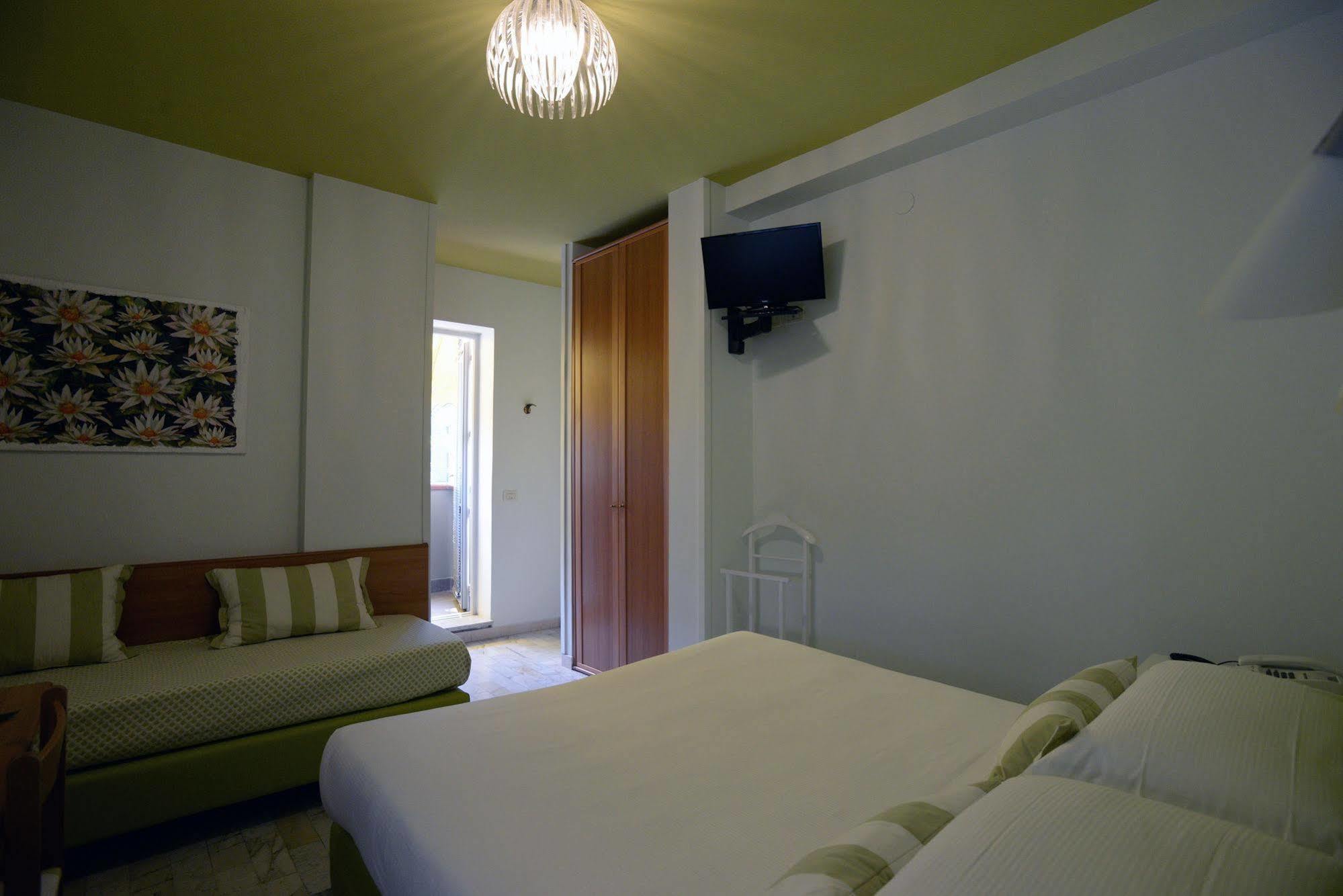 Hotel Giulio Cesare チンカレ エクステリア 写真