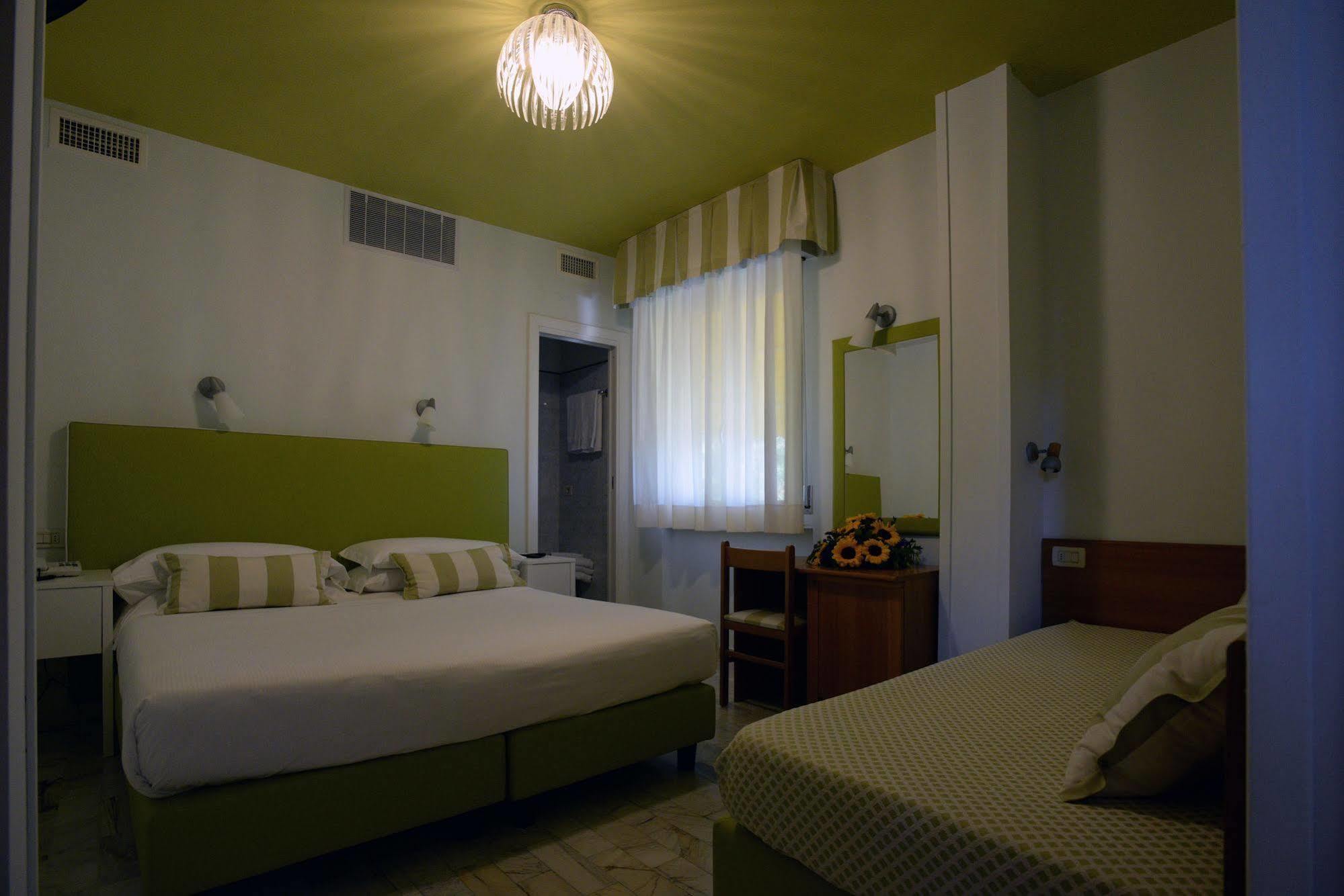 Hotel Giulio Cesare チンカレ エクステリア 写真
